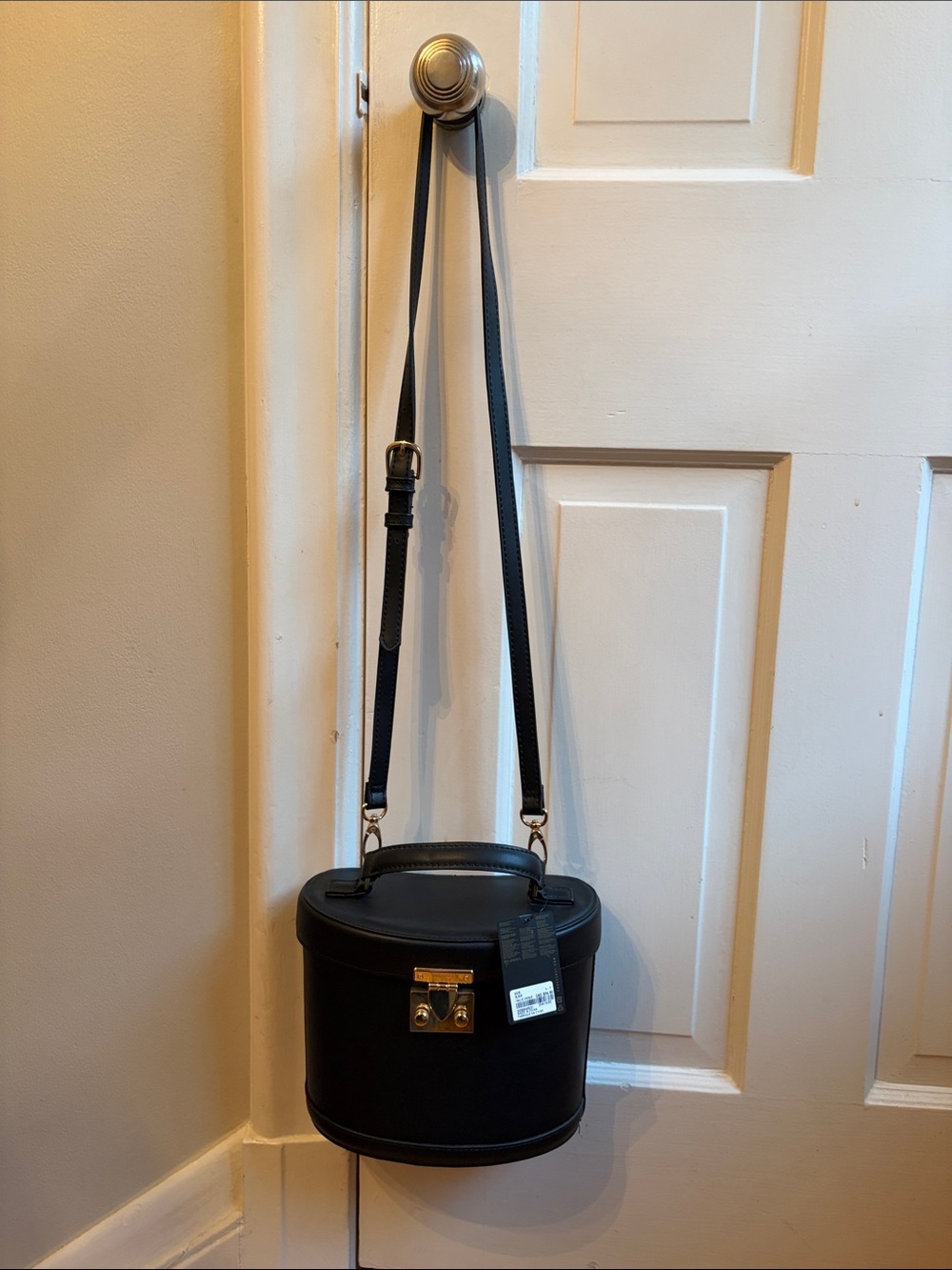 Forever 21 Black Faux-Leather Crossbody Vanity Bag with Gold Hardware - Picture 4 of 12